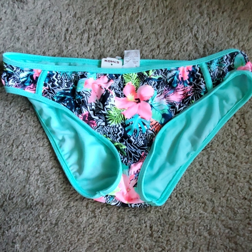 Kohls Swimsuit bottoms size L
